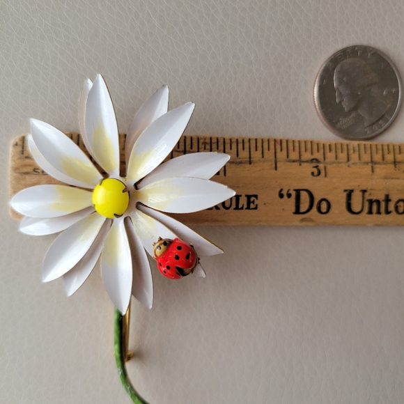 Flower Brooch Pin with Ladybug ~ Vintage 1960s Original by Robert ~ Daisy - Picture 12 of 16
